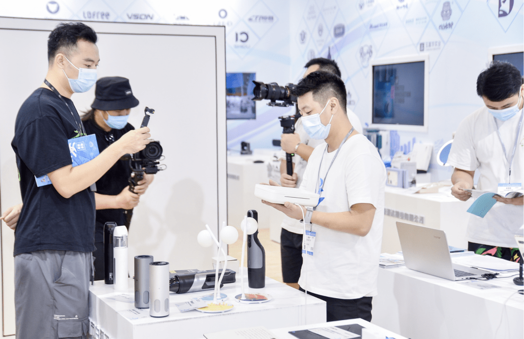 一上線引超多網友圍觀！615㎡超大展館，深圳這場展覽要火！多圖直擊數字文化創意內容應用服務