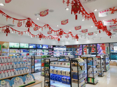 自己開(kāi)店拿貨還是加盟好？小資生活實(shí)力全程幫扶，化妝品批發(fā)更省心